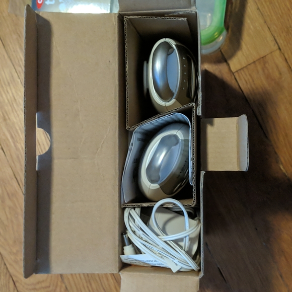 VTech digital audio baby monitor DM221  and OXO baby block food containers - Picture 3 of 6